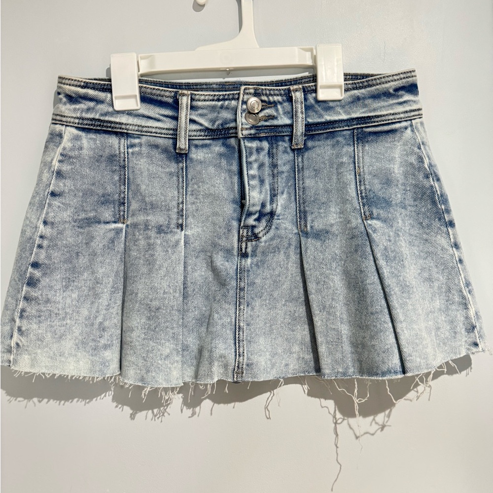 Gianni Bini Blue and White Pleated Skater Mini Skirt